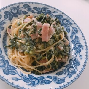 豆乳仕立ての春菊クリームパスタ。